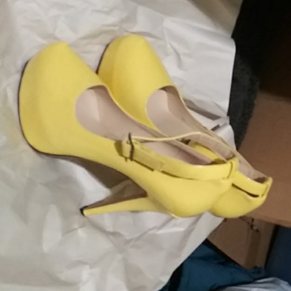Shoes - Picture 1 of 3